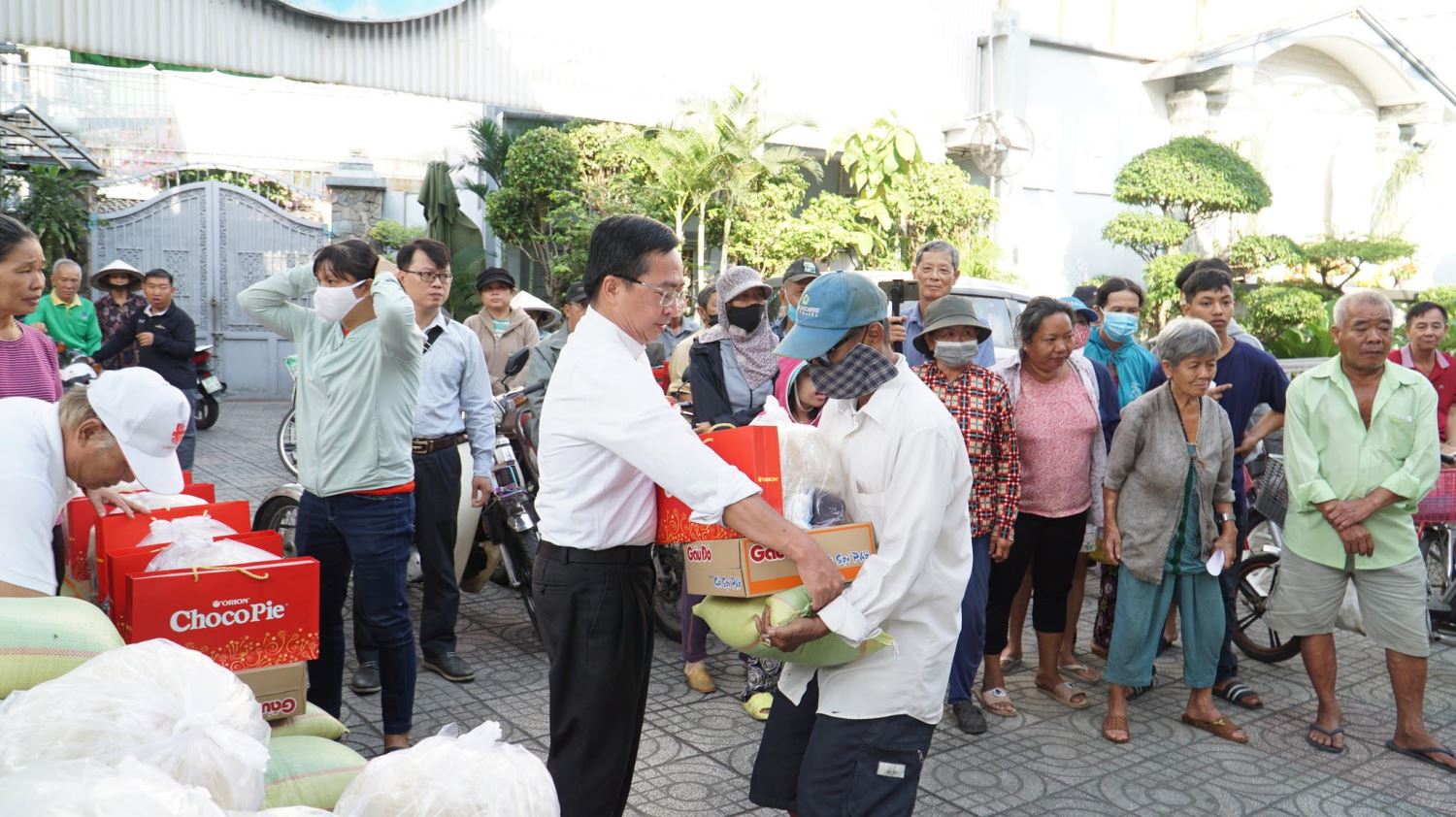 Sẻ chia cùng nhau đón Tết
